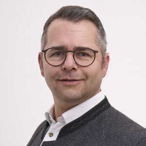 Das Bild zeigt Ludwig Greimel, den 1. Bürgermeister des Marktes Velden